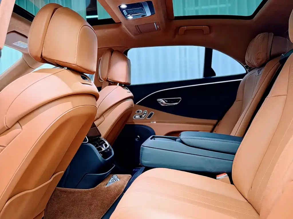 Bentley Flying Spur PHEV 2024 — фото 15