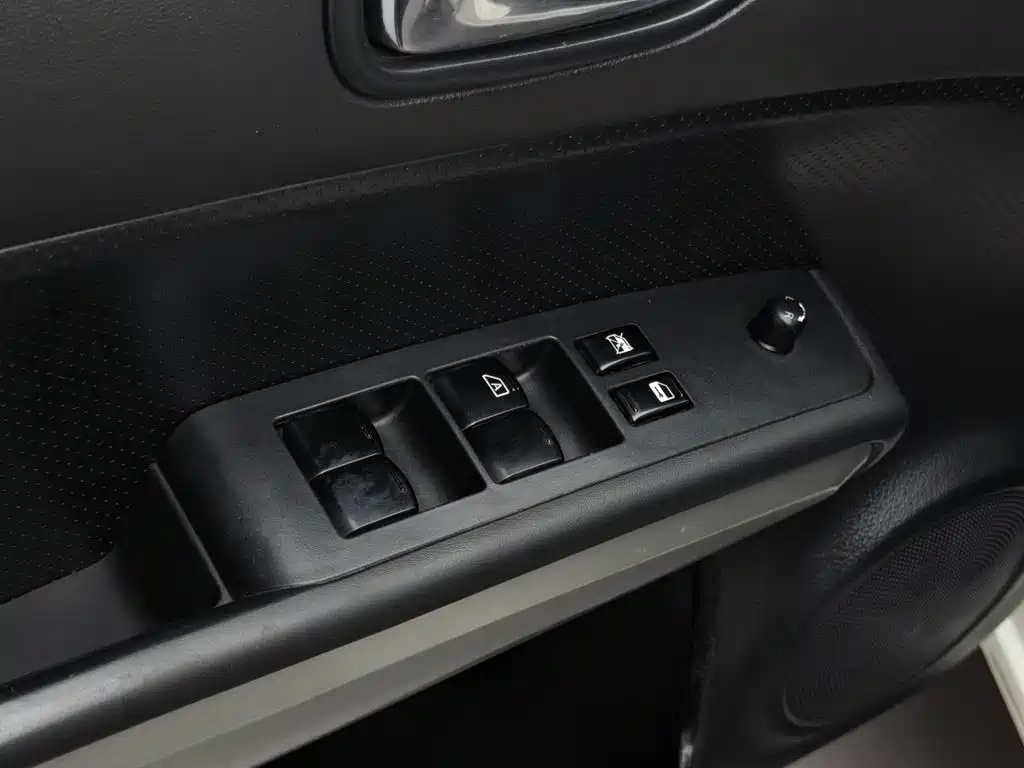 Nissan X-Trail 2012 — фото 9