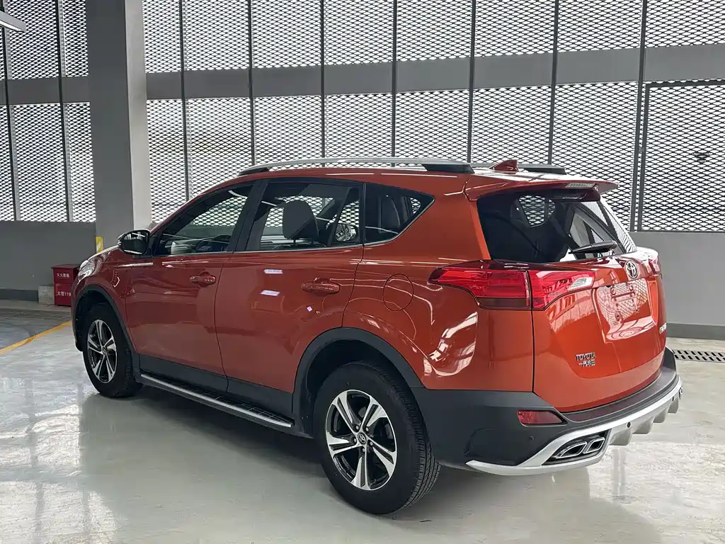 Toyota RAV4 2016 — фото 8