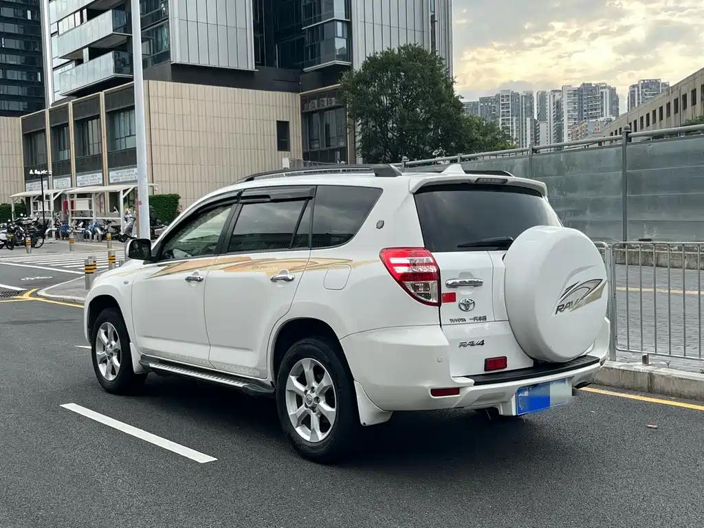 Toyota RAV4 2013