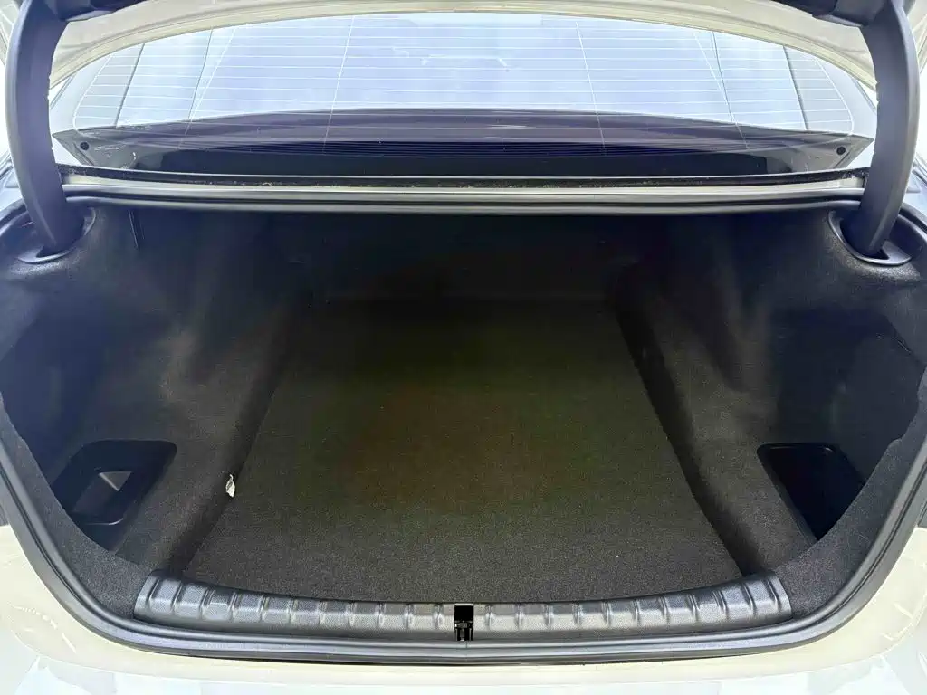 BMW 5 Series 2019 — фото 11