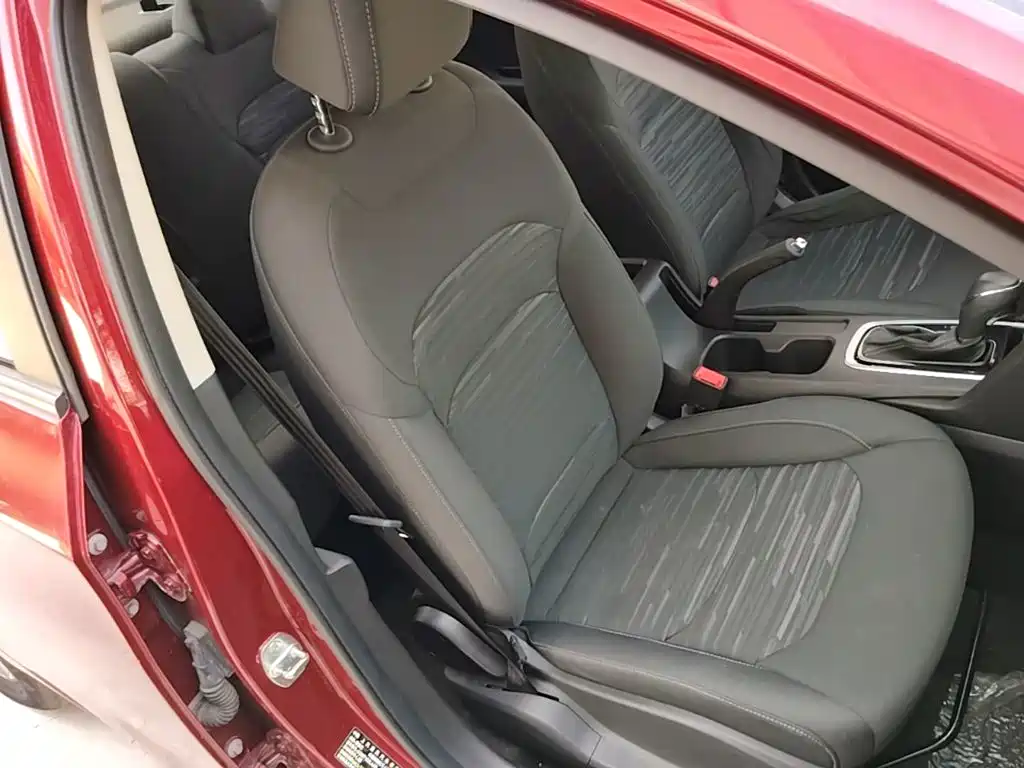Chevrolet Cavalier 2018 — фото 25