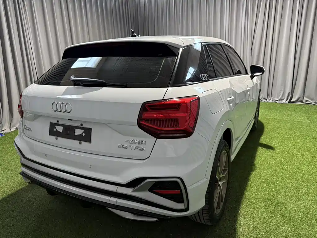 Audi Q2L 2022