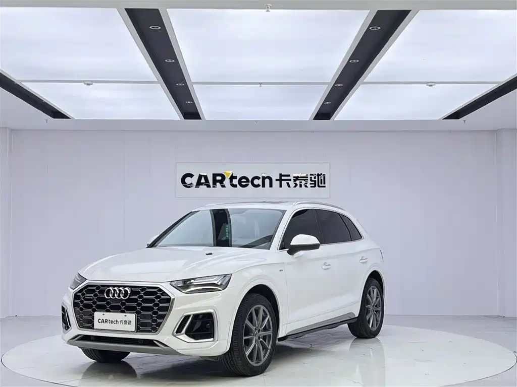Audi Q5L 2022 — фото 1