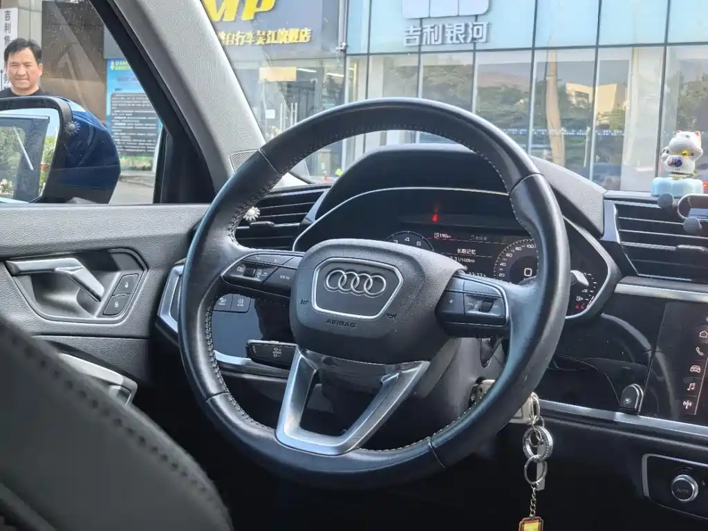 Audi Q3 2021 — фото 10