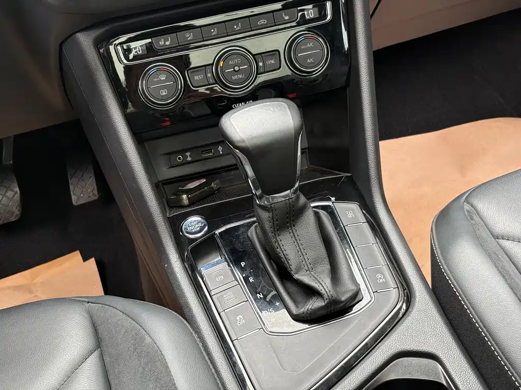 Volkswagen Tiguan L 2018 — фото 11