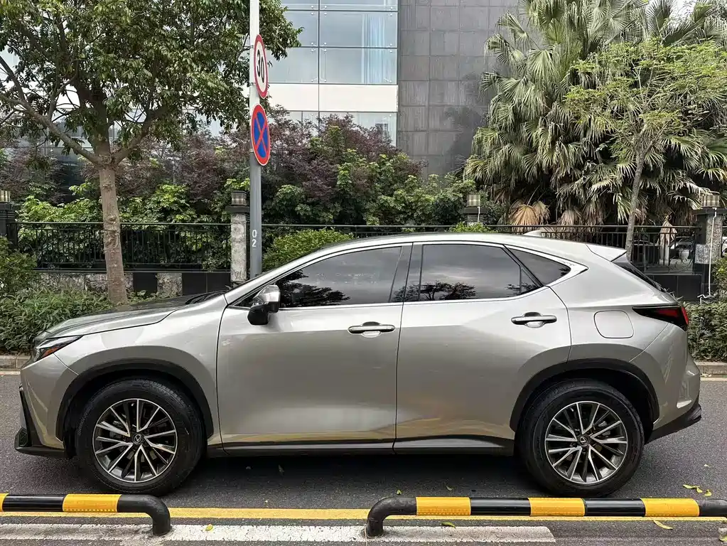 Lexus NX 2023 — фото 14