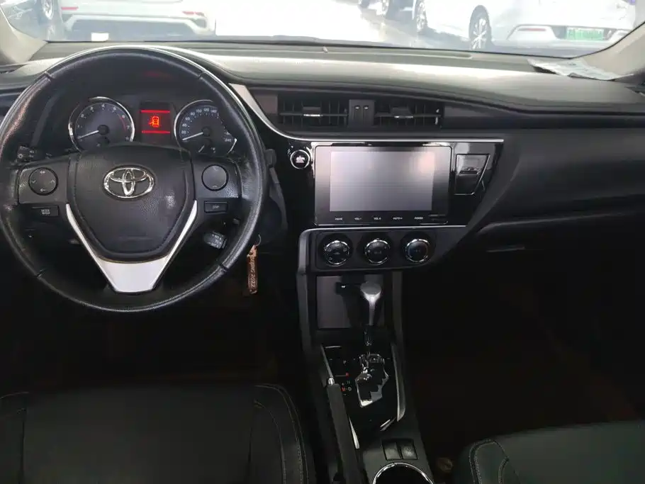 Toyota Corolla 2018 — фото 12