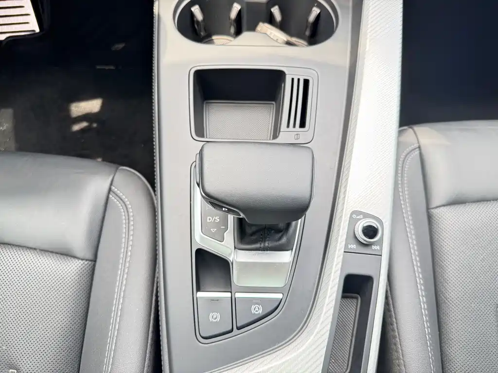 Audi A4L 2021 — фото 14