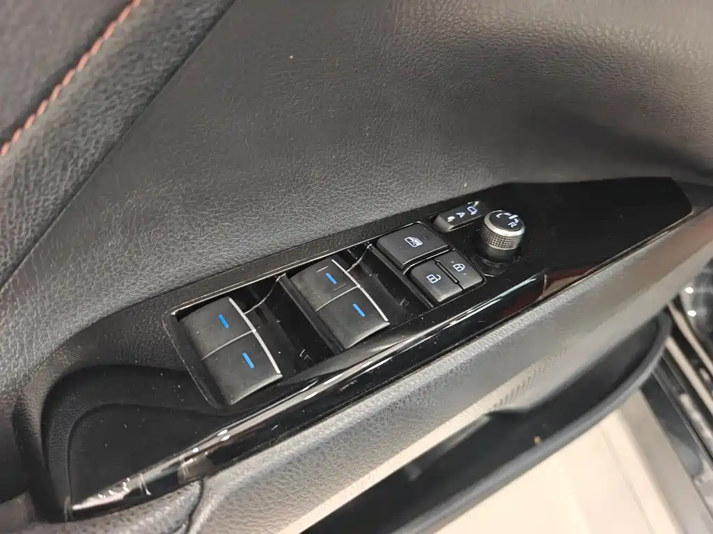 Toyota Camry 2022 — фото 11