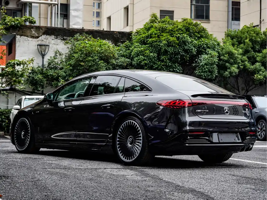 Mercedes-Benz EQS AMG 2023 — фото 4