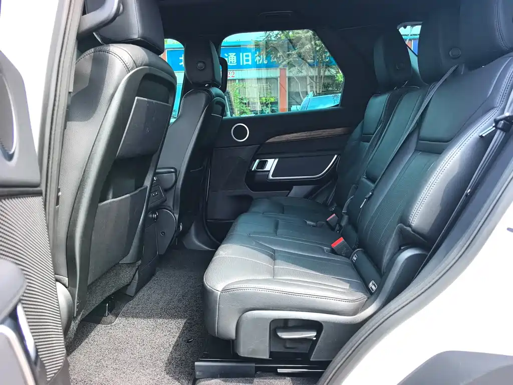 Land Rover Discovery 2017 — фото 20