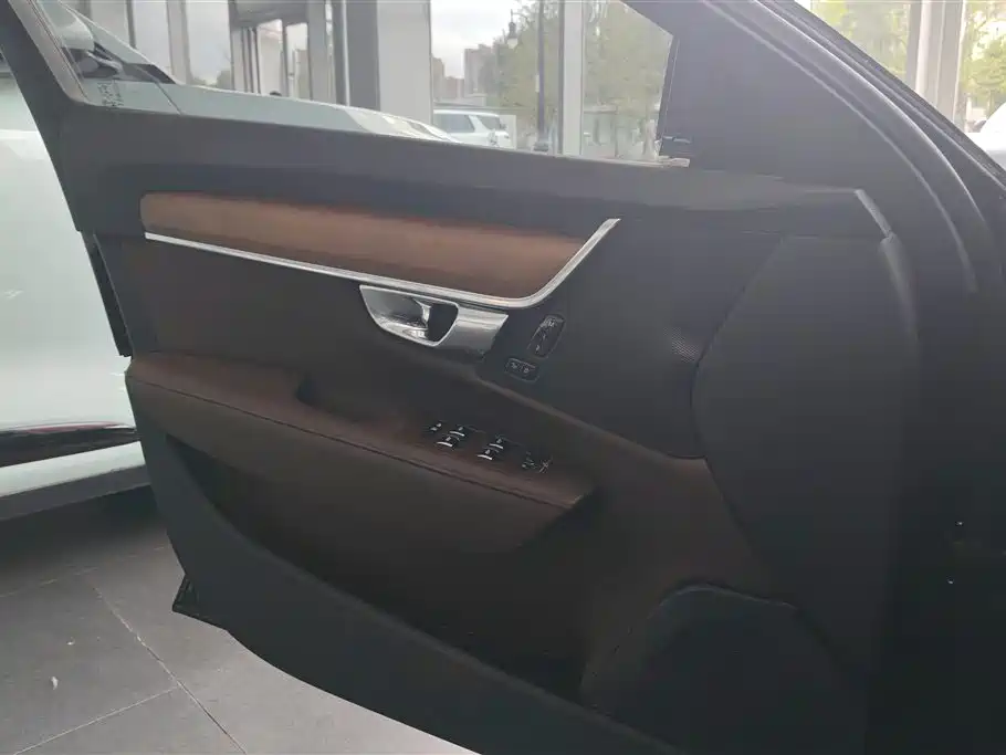 Volvo S90 PHEV 2020