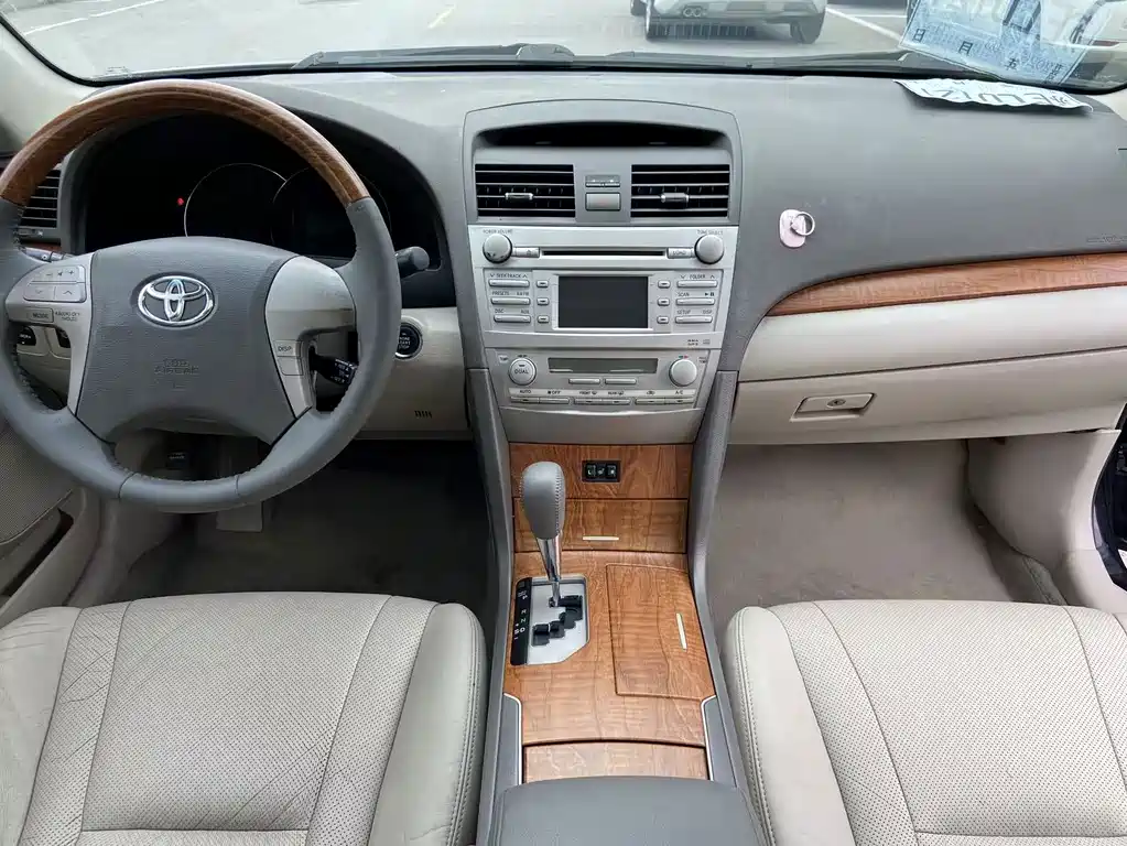 Toyota Camry 2011 — фото 11
