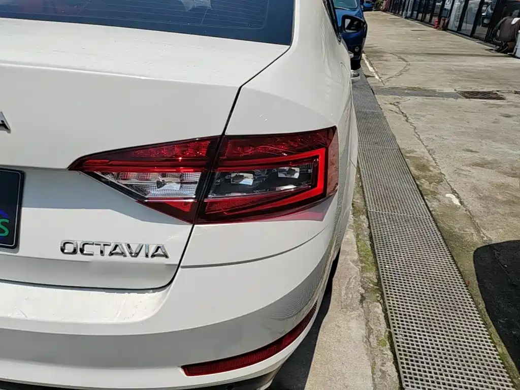Skoda Octavia 2021 — фото 8