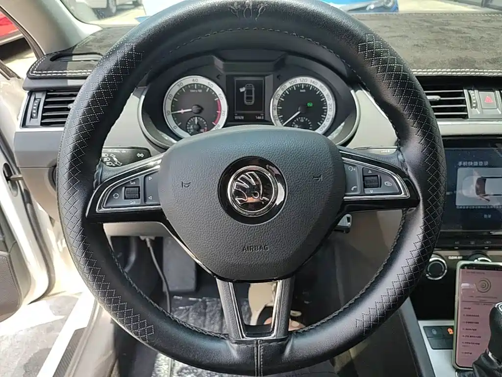 Skoda Octavia 2021 — фото 11