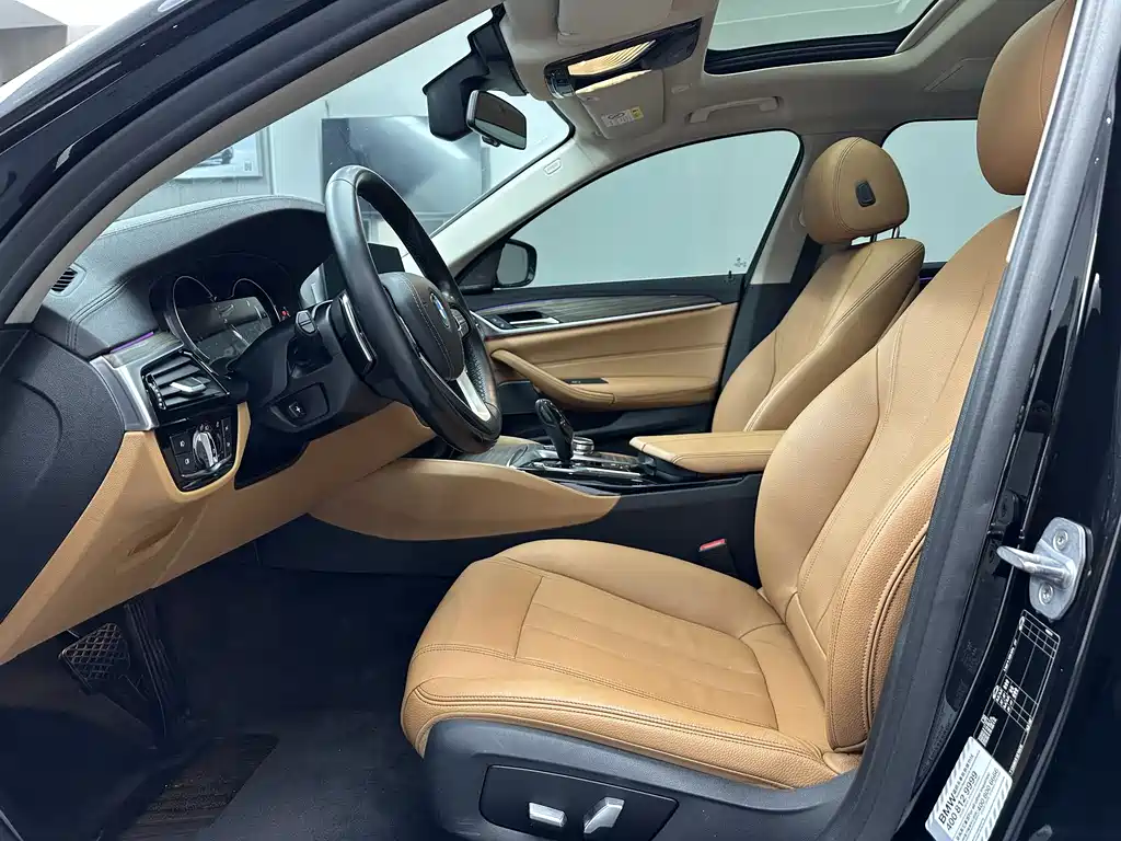 BMW 5 Series 2018 — фото 11