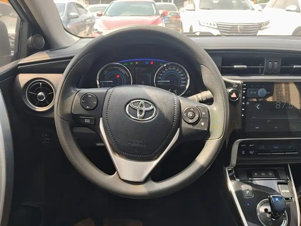 Toyota Corolla 2018 — фото 11