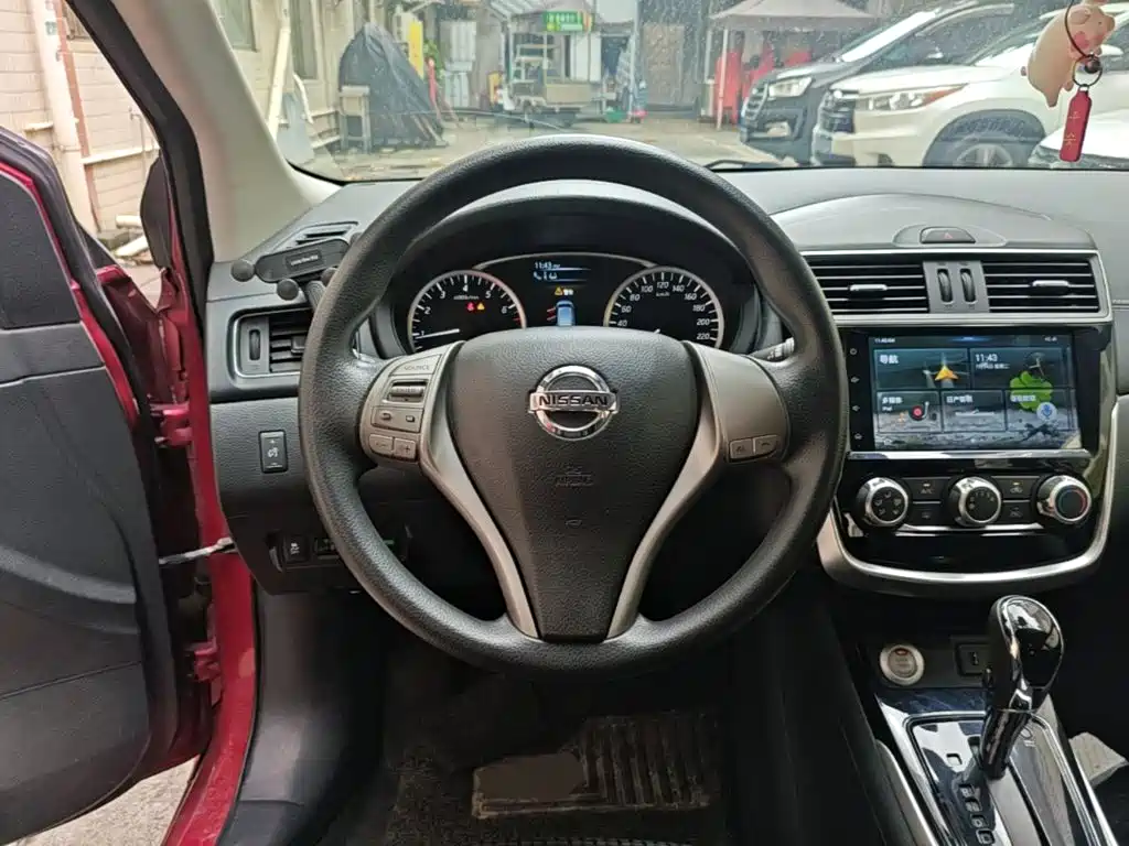 Nissan Tiida 2019 — фото 11