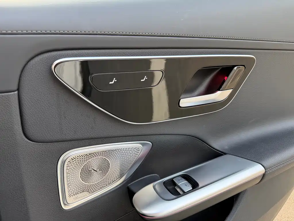 Mercedes-Benz C-Class 2023 — фото 8