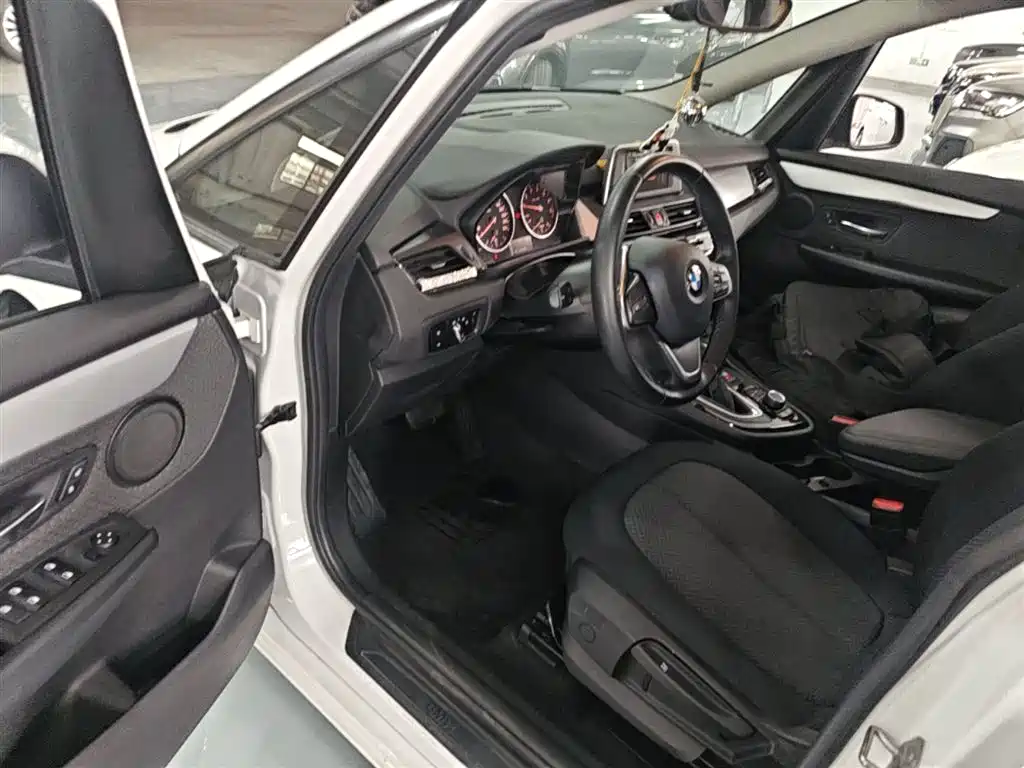 BMW 2 Series Active Tourer 2016 — фото 16