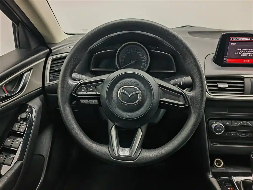 Mazda 3 Axela 2018 — фото 11