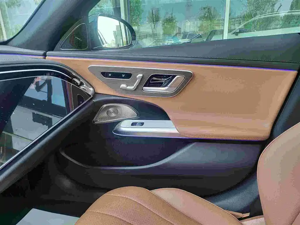 Mercedes-Benz E-Class 2024 — фото 12