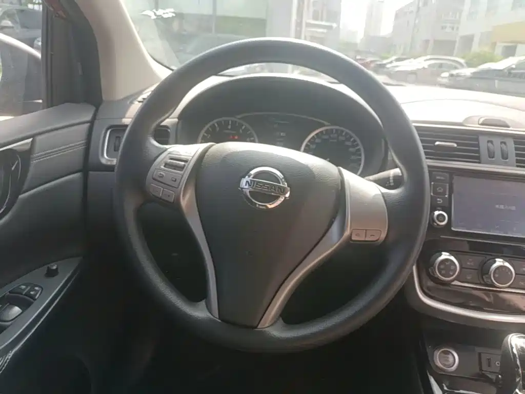 Nissan Tiida 2018 — фото 11