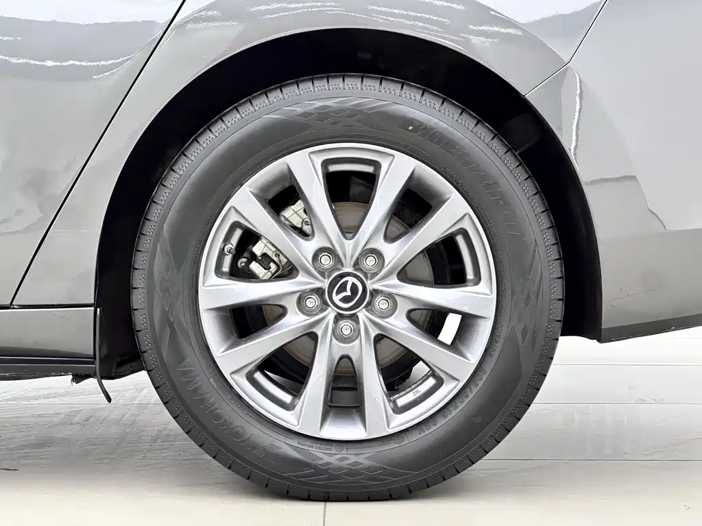 Mazda 3 Axela 2023 — фото 10