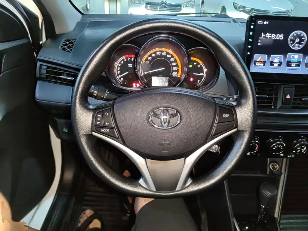 Toyota Yaris L 2023 — фото 11