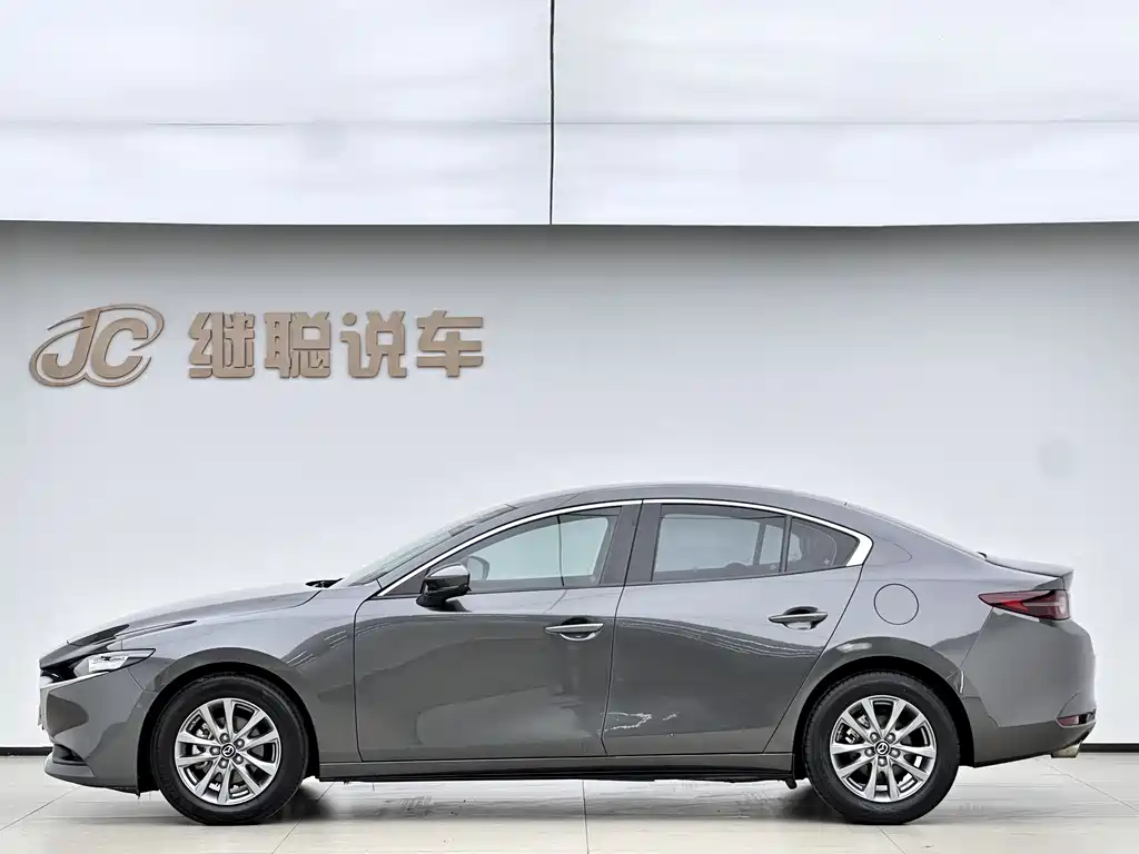 Mazda 3 Axela 2023 — фото 15