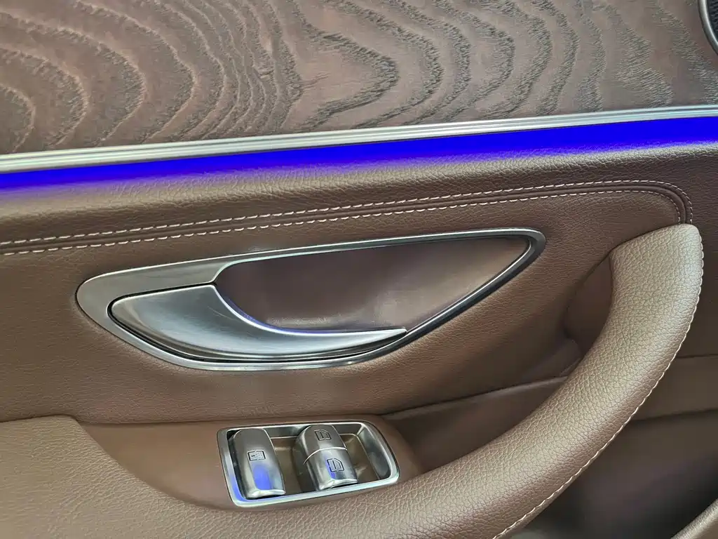 Mercedes-Benz E-Class 2020 — фото 17