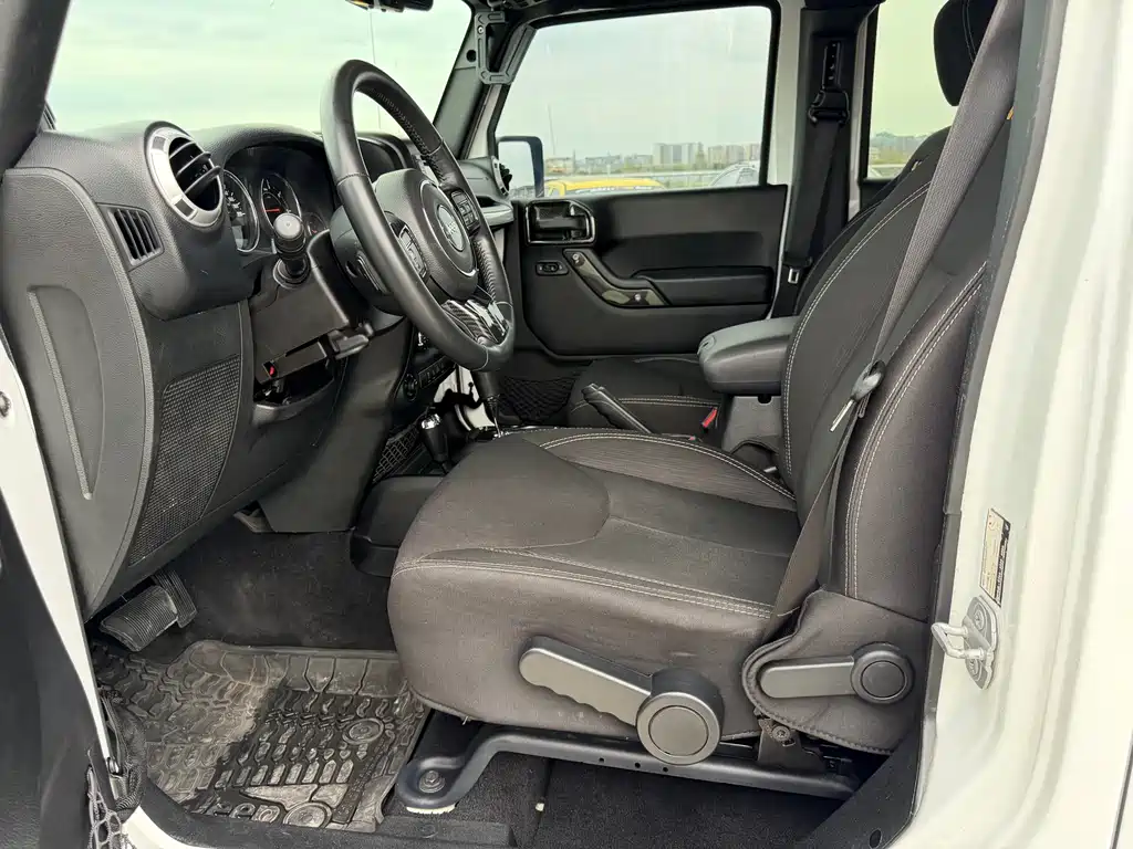 Jeep Wrangler 2014 — фото 15
