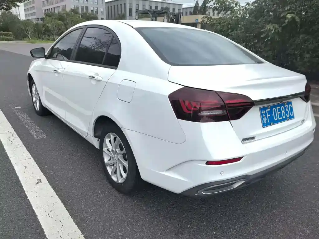 Geely Emgrand 2021