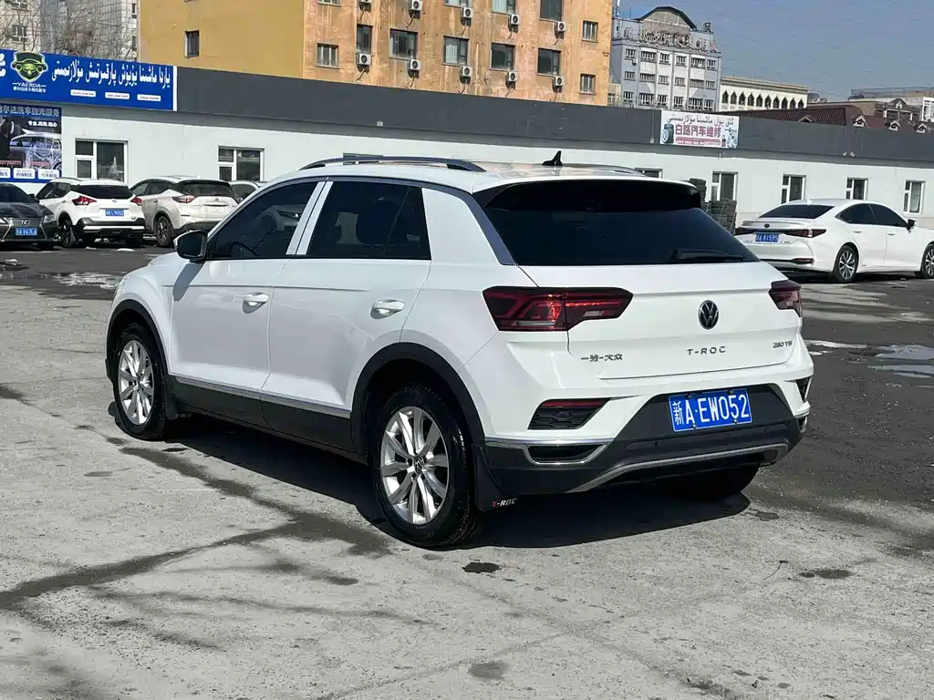 Volkswagen T-Roc 2023 — фото 9