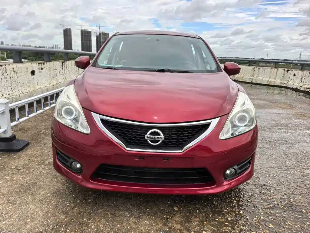 Nissan Tiida 2012
