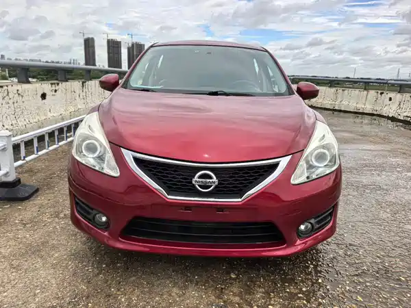 Nissan Tiida 2012