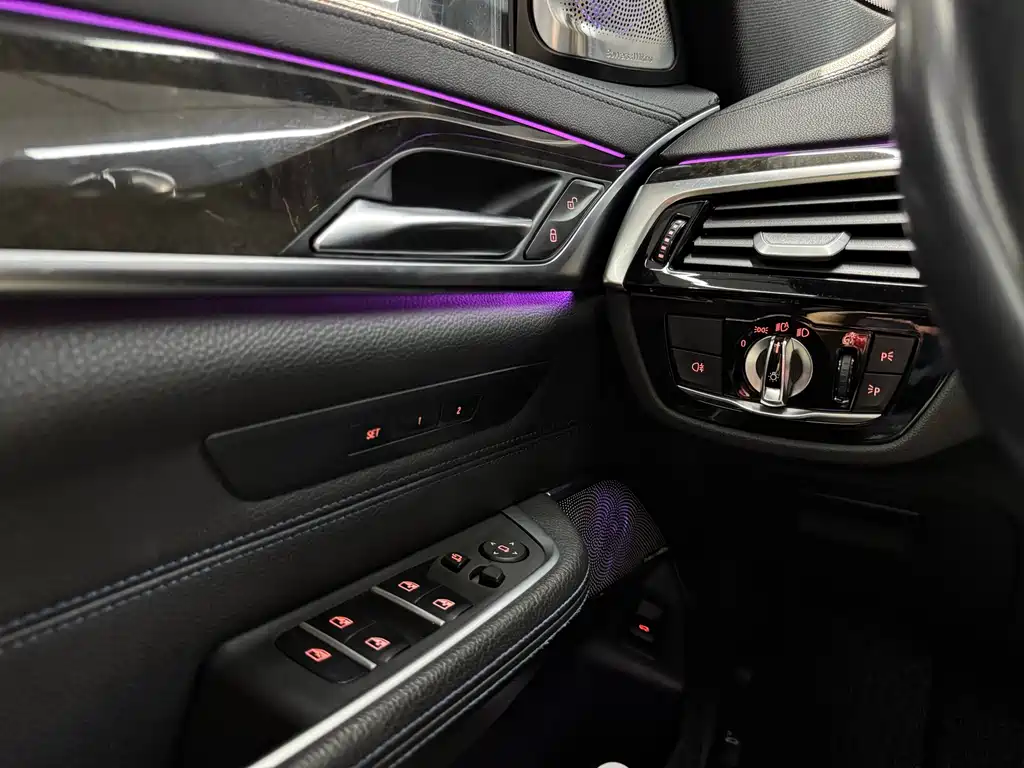 BMW 6 Series GT 2018 — фото 14