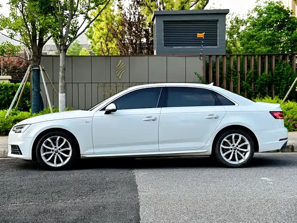 Audi A4L 2018