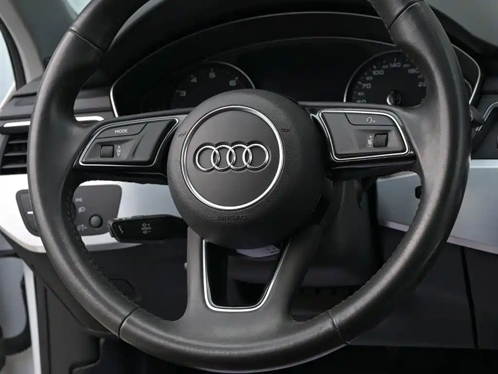 Audi A4L 2017 — фото 11