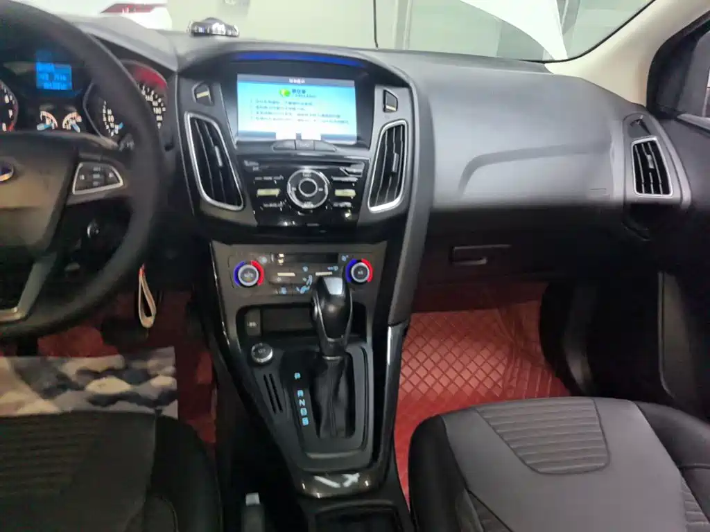Ford Focus 2017 — фото 13