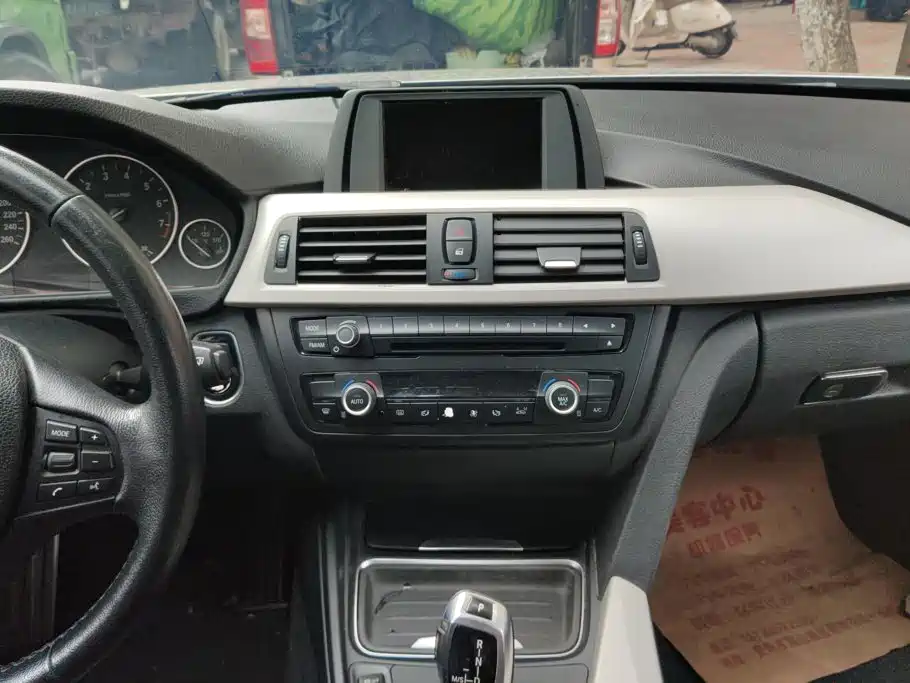 BMW 3 Series 2015 — фото 13