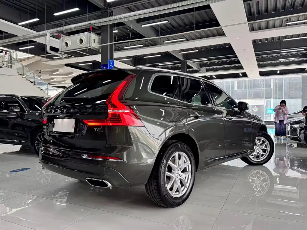 Volvo XC60 2021 — фото 9