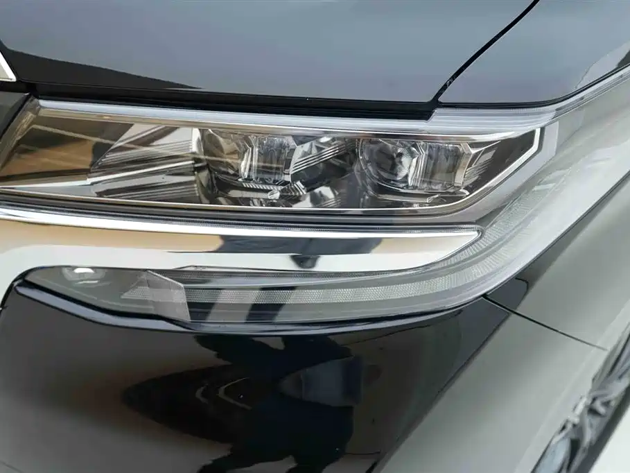 Toyota Alphard 2022 — фото 14