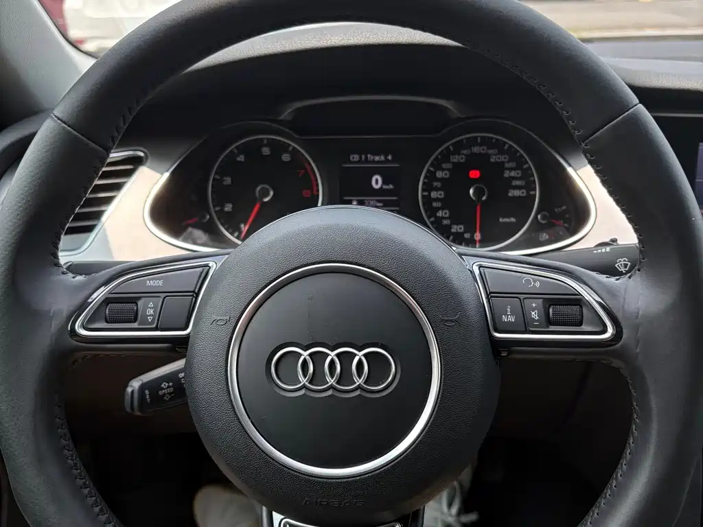 Audi A4L 2014 — фото 9