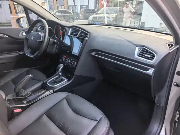 Citroën C4L 2015