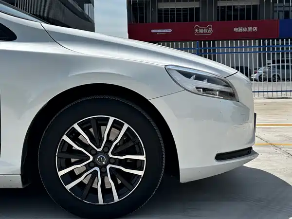 Volvo V40 2017