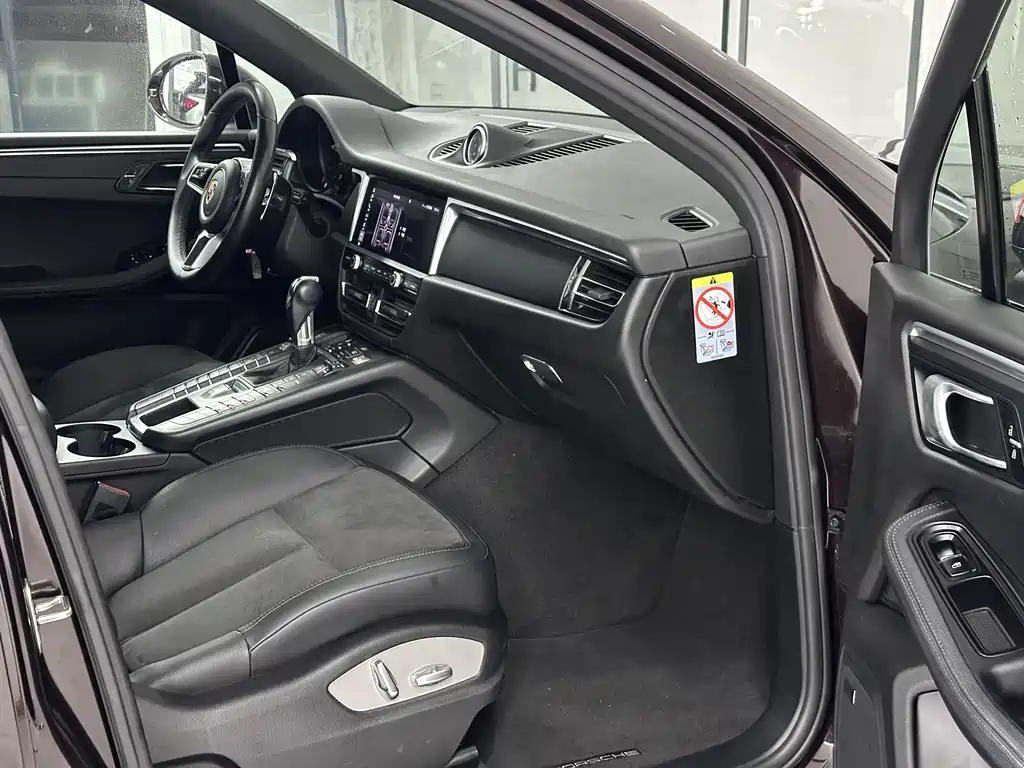 Porsche Macan 2019 — фото 10