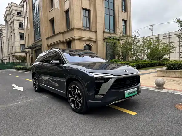 NIO ES8 2021