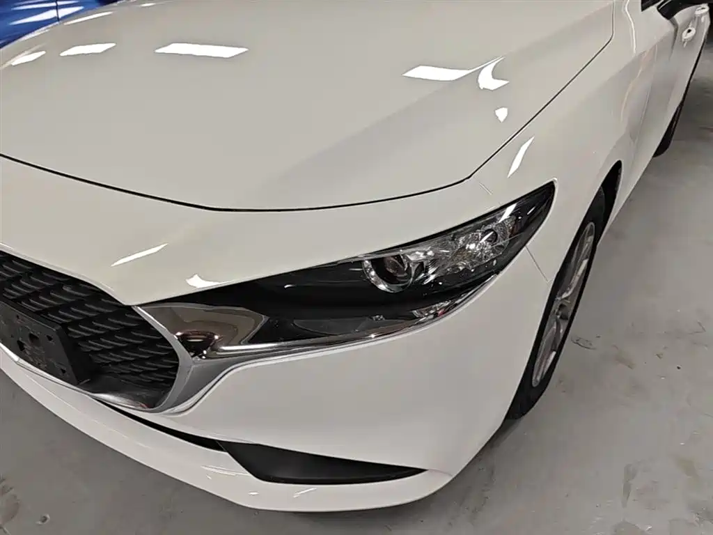 Mazda 3 Axela 2021 — фото 24